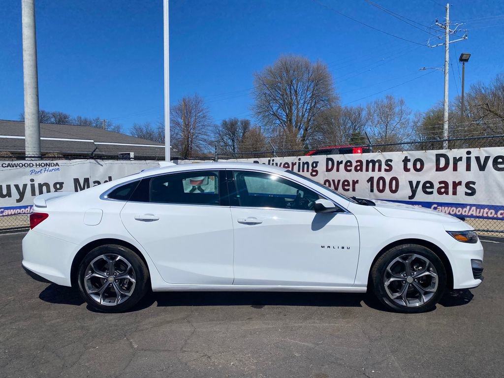 Used 2022 Chevrolet Malibu RS FWD image 2