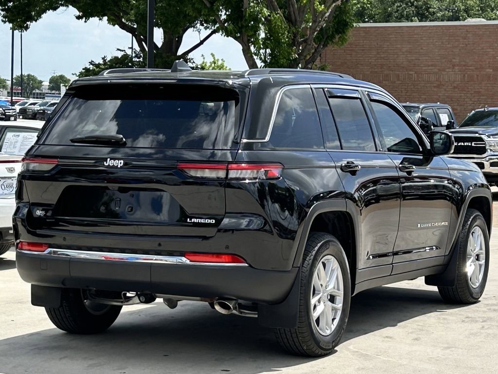 Used 2025 Jeep Grand Cherokee Laredo X RWD image 4