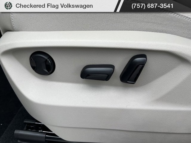 New 2025 Volkswagen Atlas SE image 33