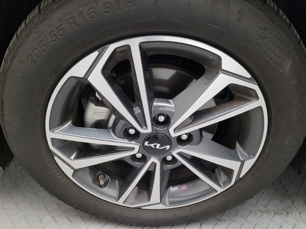 Used 2023 Kia Forte LXS image 31