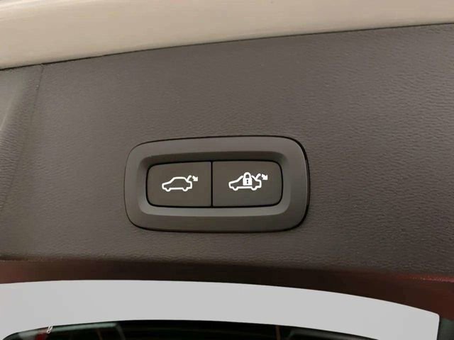 Used 2025 Volvo XC40 B5 Plus AWD/4WD image 20