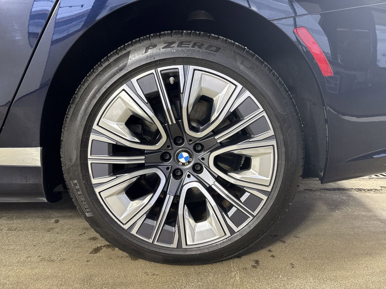 Used 2023 BMW i7 xDrive60 image 5