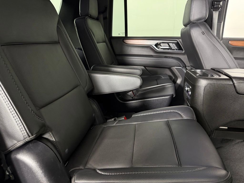 Used 2025 GMC Yukon XL Denali image 32