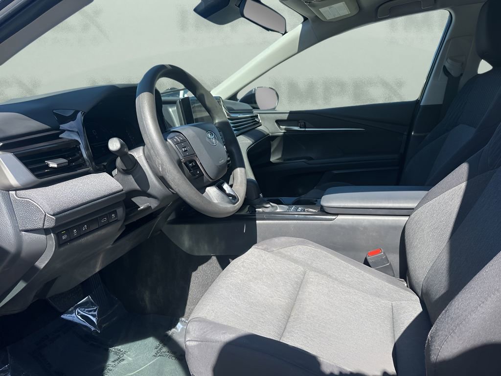 Used 2025 Toyota Camry LE image 9