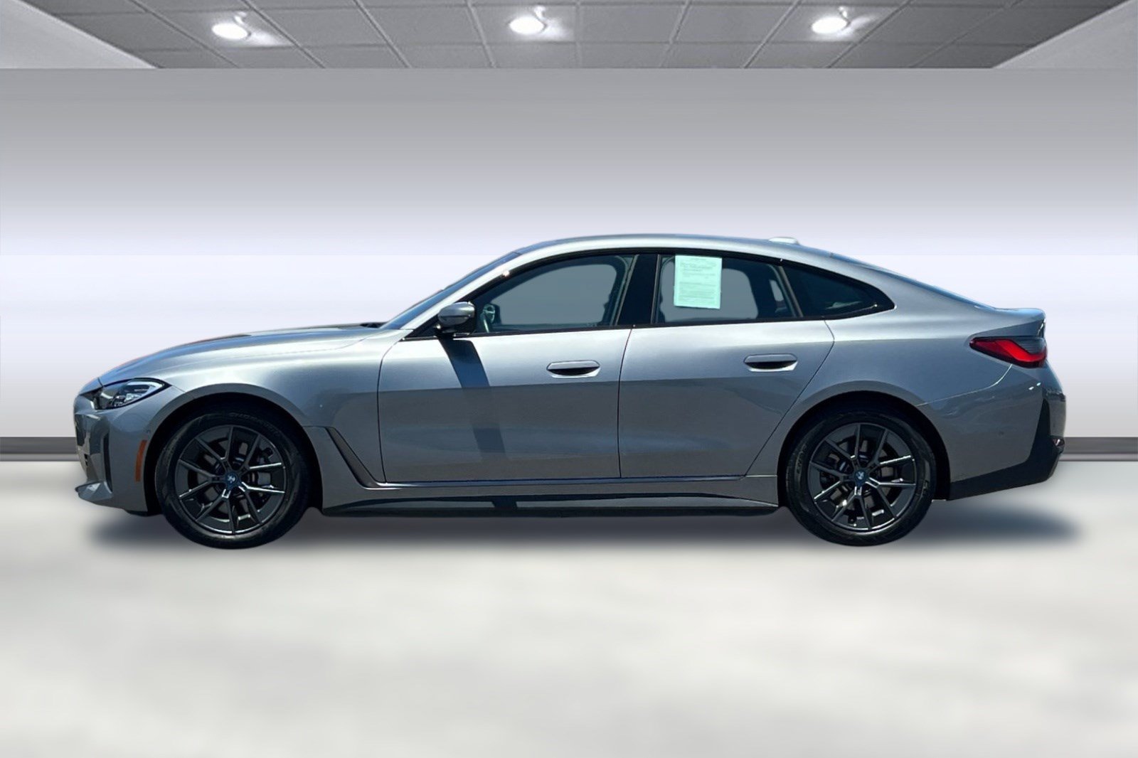 Used 2023 BMW i4 eDrive35 RWD image 2