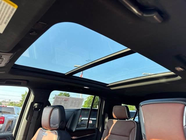 Used 2023 GMC Yukon XL Denali Ultimate AWD/4WD image 17
