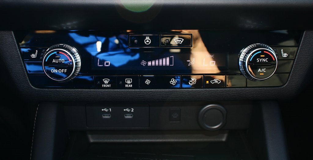 New 2026 Mitsubishi Outlander SE image 18