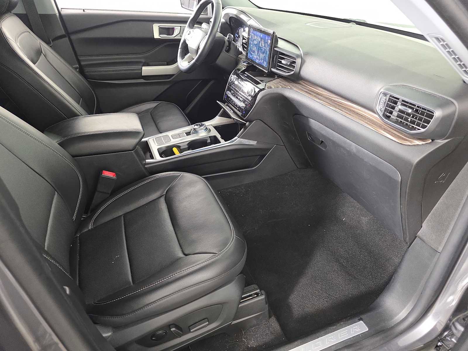 Used 2022 Ford Explorer Limited w/ Equipment Group 301A image 31