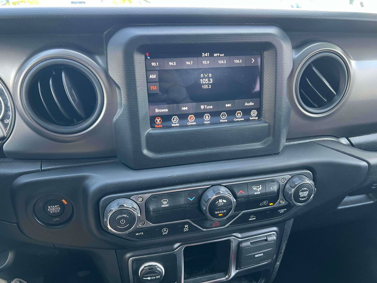 Used 2022 Jeep Wrangler Unlimited Sport AWD/4WD image 17