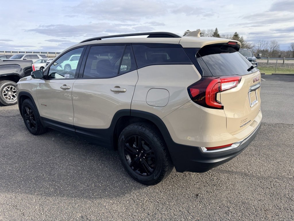 Used 2022 GMC Terrain AT4 image 4