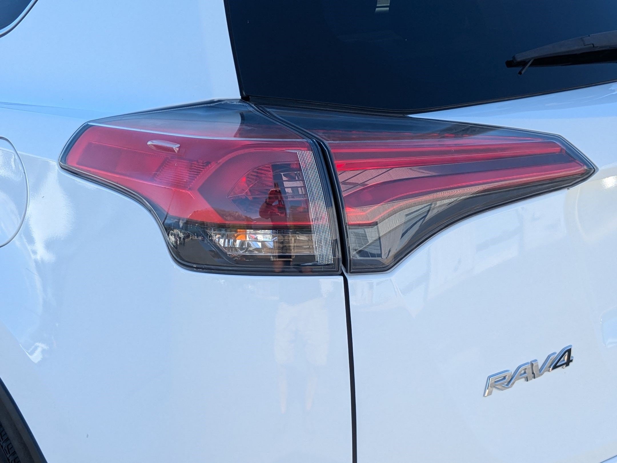 Used 2018 Toyota RAV4 XLE AWD/4WD image 13