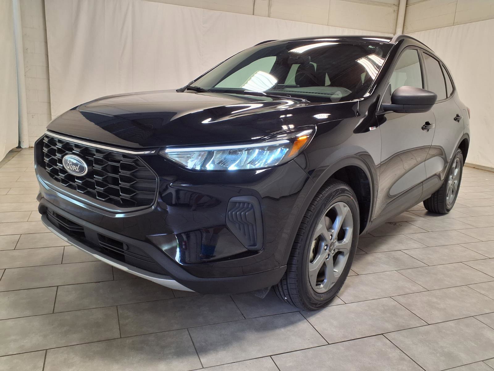 Used 2025 Ford Escape ST-Line AWD/4WD image 3