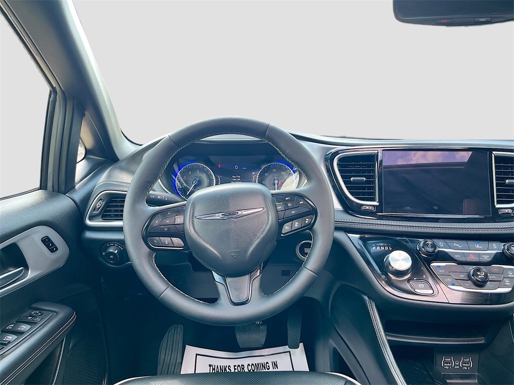 Used 2025 Chrysler Pacifica Limited image 22