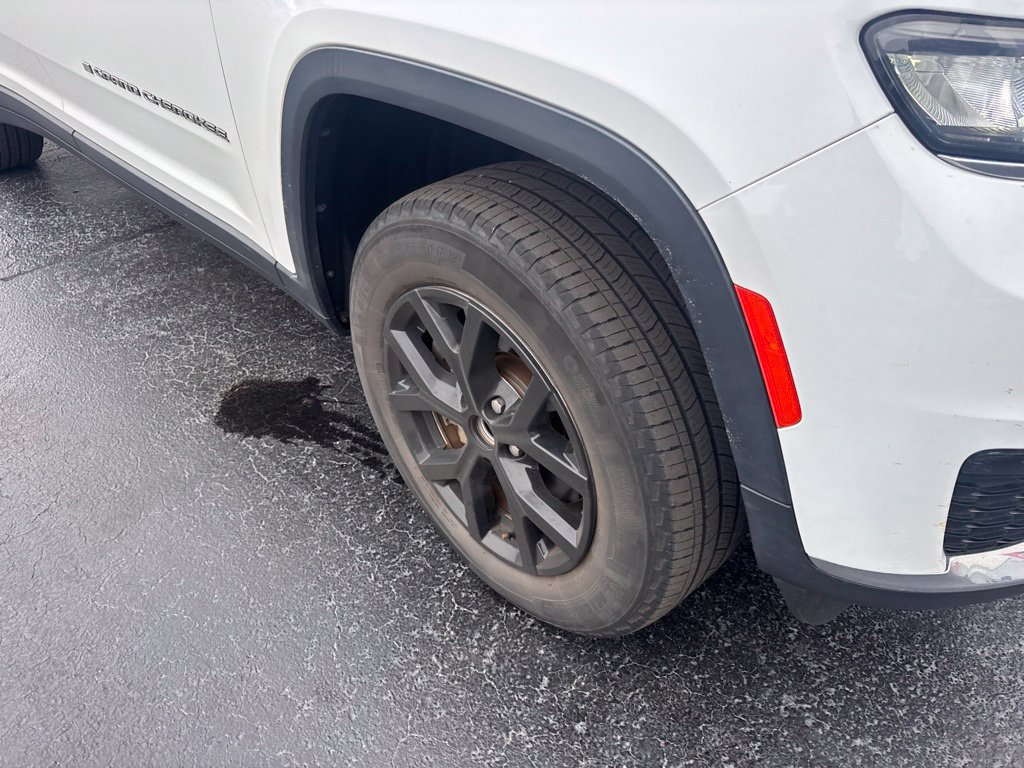 Used 2023 Jeep Grand Cherokee L Limited AWD/4WD image 5