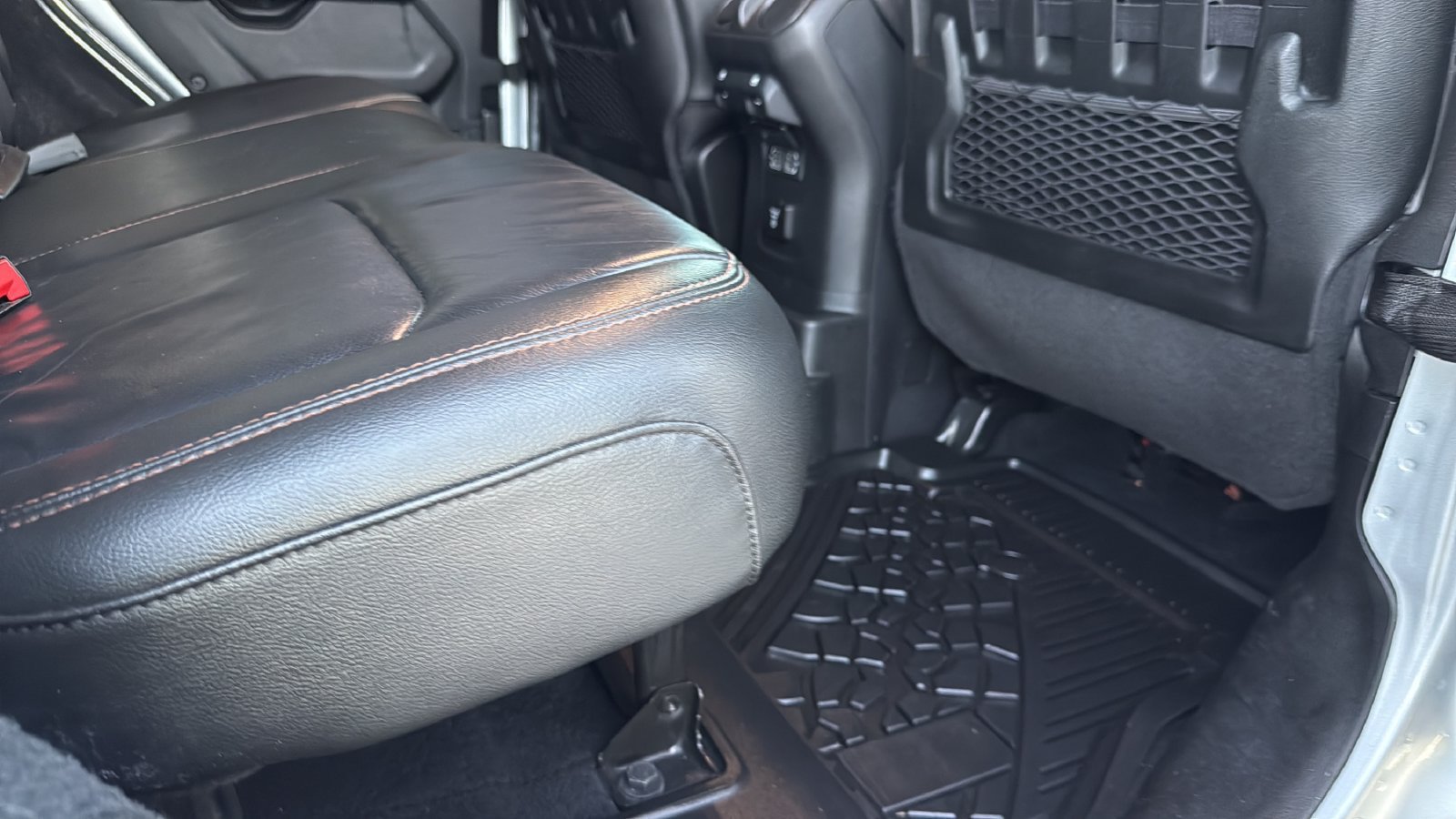 Used 2022 Jeep Wrangler Unlimited Rubicon AWD/4WD image 26