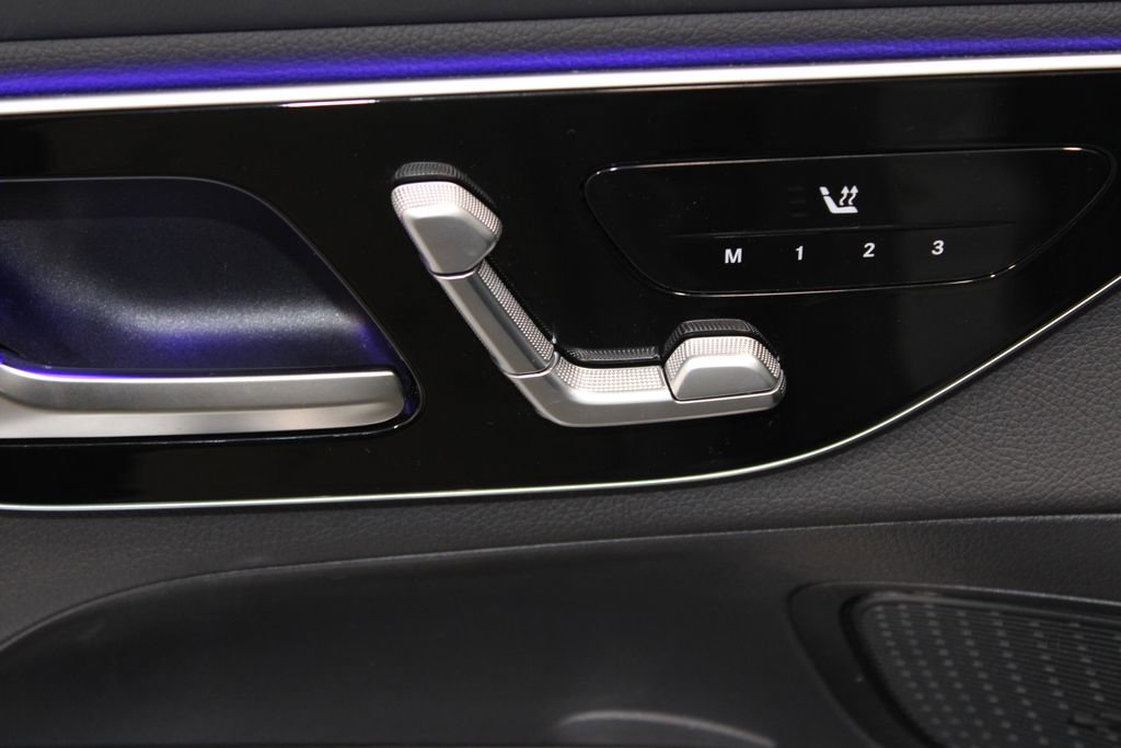 Used 2024 Mercedes-Benz GLC 300 4MATIC image 16