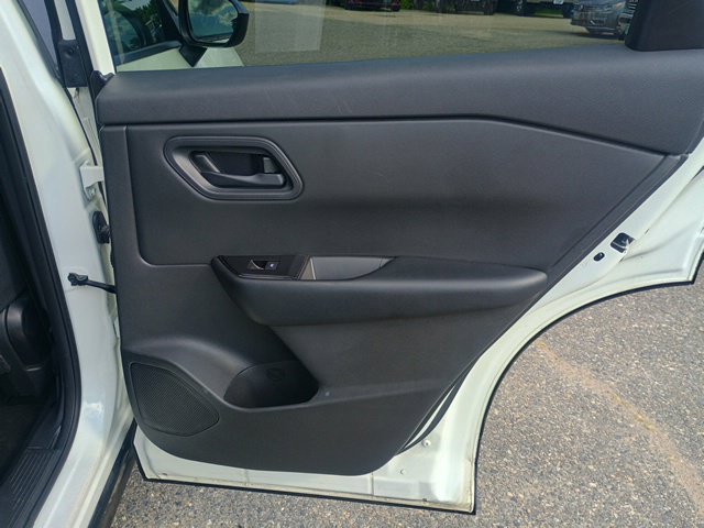 Used 2024 Nissan Rogue S AWD/4WD image 15