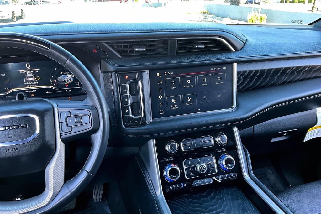 Used 2024 GMC Yukon Denali w/ Advanced Technology Package AWD/4WD image 8