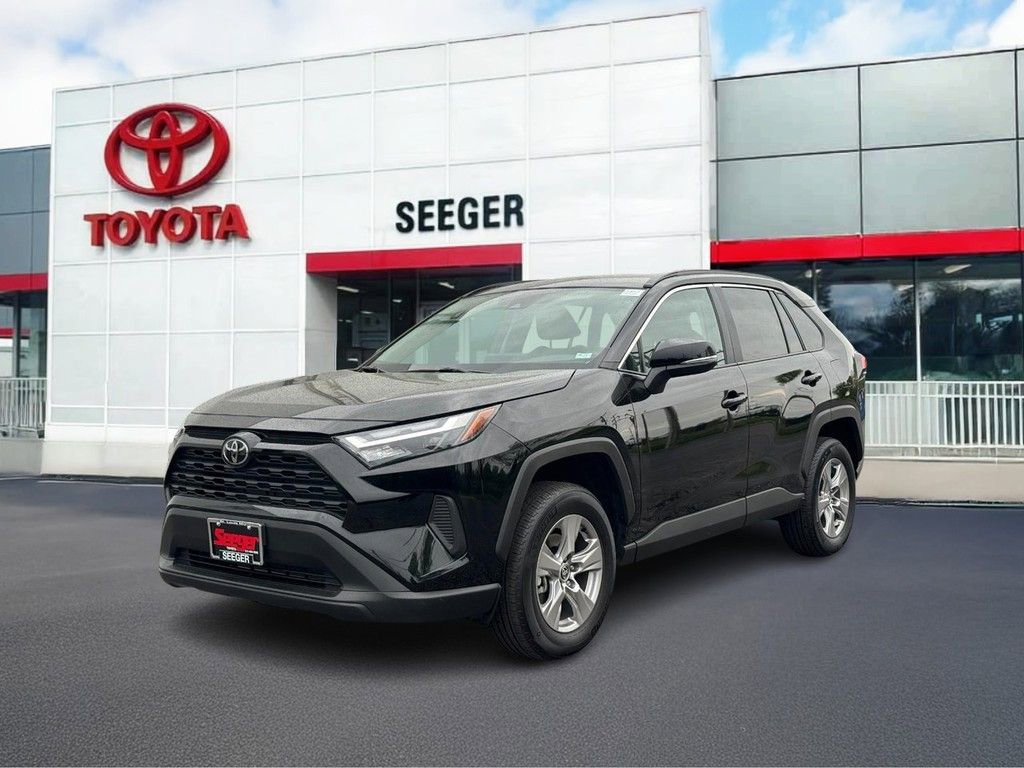 Used 2025 Toyota RAV4 XLE AWD/4WD image 9