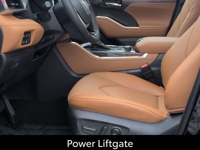 Certified 2026 Toyota Highlander Platinum AWD/4WD image 13