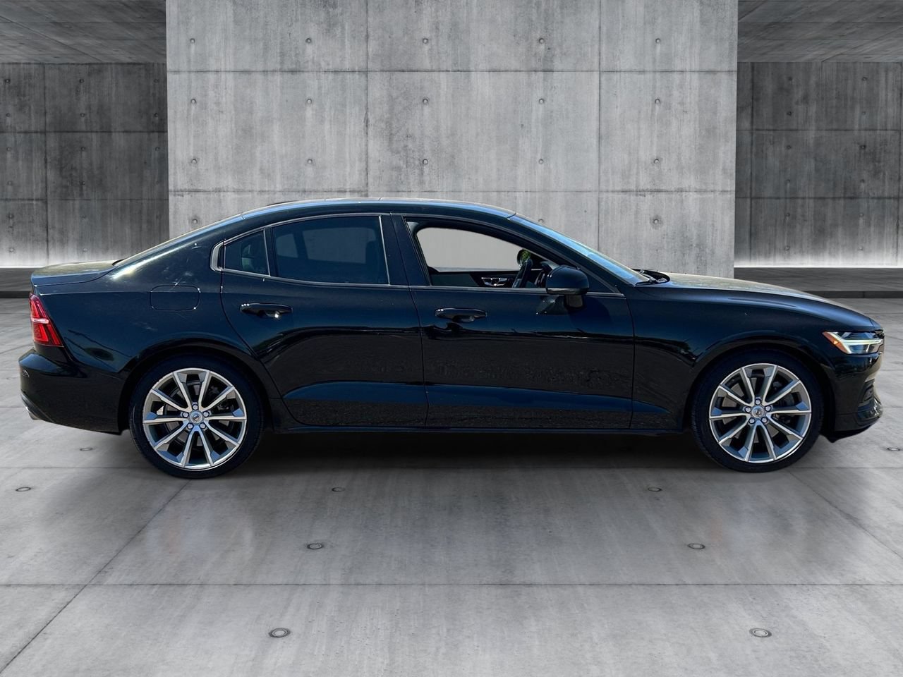 Used 2020 Volvo S60 T6 Momentum AWD/4WD image 6