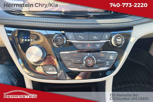 Used 2023 Chrysler Pacifica Limited FWD image 21