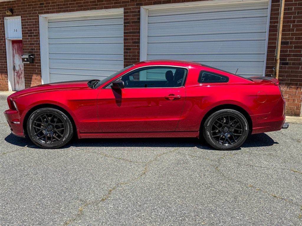 Used 2013 Ford Mustang Coupe RWD image 19