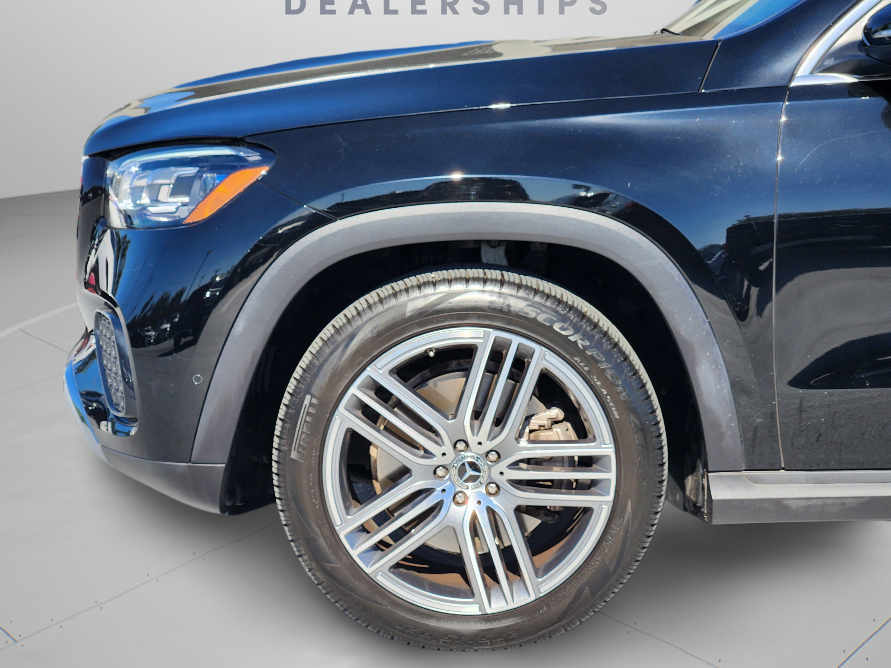 Used 2024 Mercedes-Benz GLS 450 4MATIC image 32