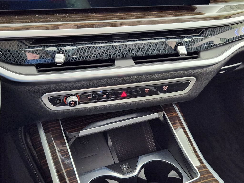 Used 2023 BMW X7 xDrive40i AWD/4WD image 24