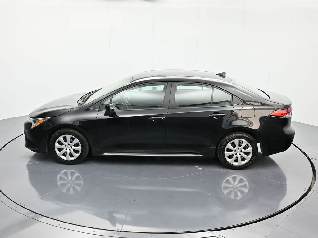 Used 2023 Toyota Corolla LE image 40