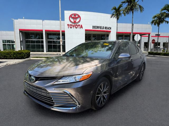 Used 2022 Toyota Camry XLE FWD image 3