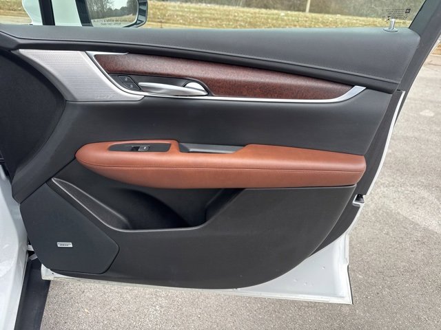 Used 2023 Cadillac XT5 Premium Luxury w/ Technology Package image 9