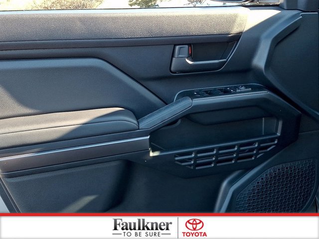 Used 2025 Toyota 4Runner SR5 AWD/4WD image 10
