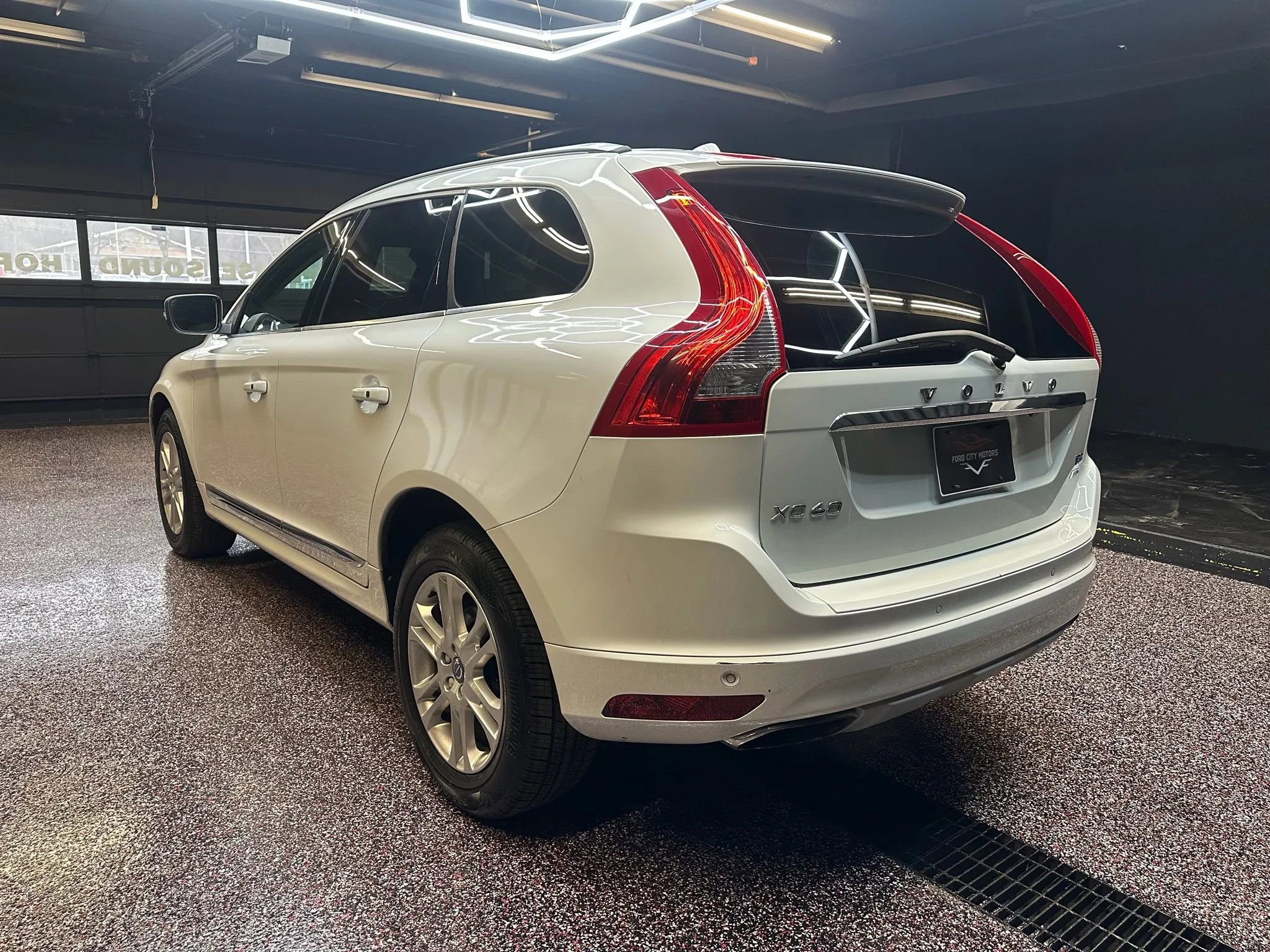 Used 2016 Volvo XC60 T5 Premier w/ Protection Package AWD/4WD image 5