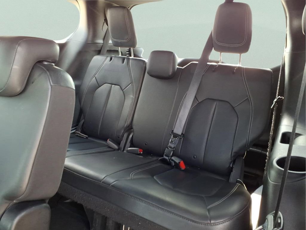 Used 2020 Chrysler Pacifica Touring-L Plus w/ Advanced Safetytec Group image 18