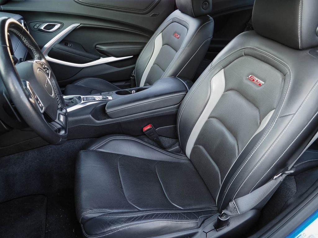 Used 2018 Chevrolet Camaro SS RWD image 8
