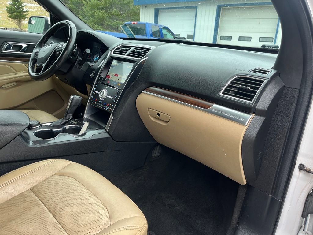 Used 2017 Ford Explorer Limited image 28