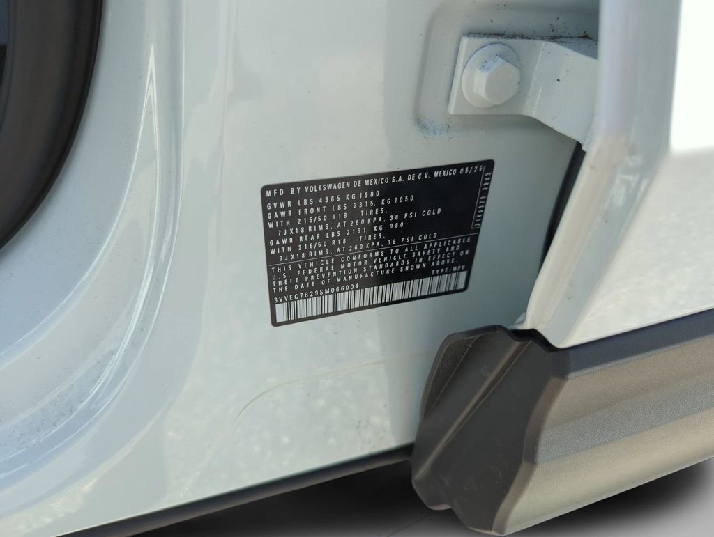 Used 2025 Volkswagen Taos SE w/ Panoramic Sunroof Package FWD image 47