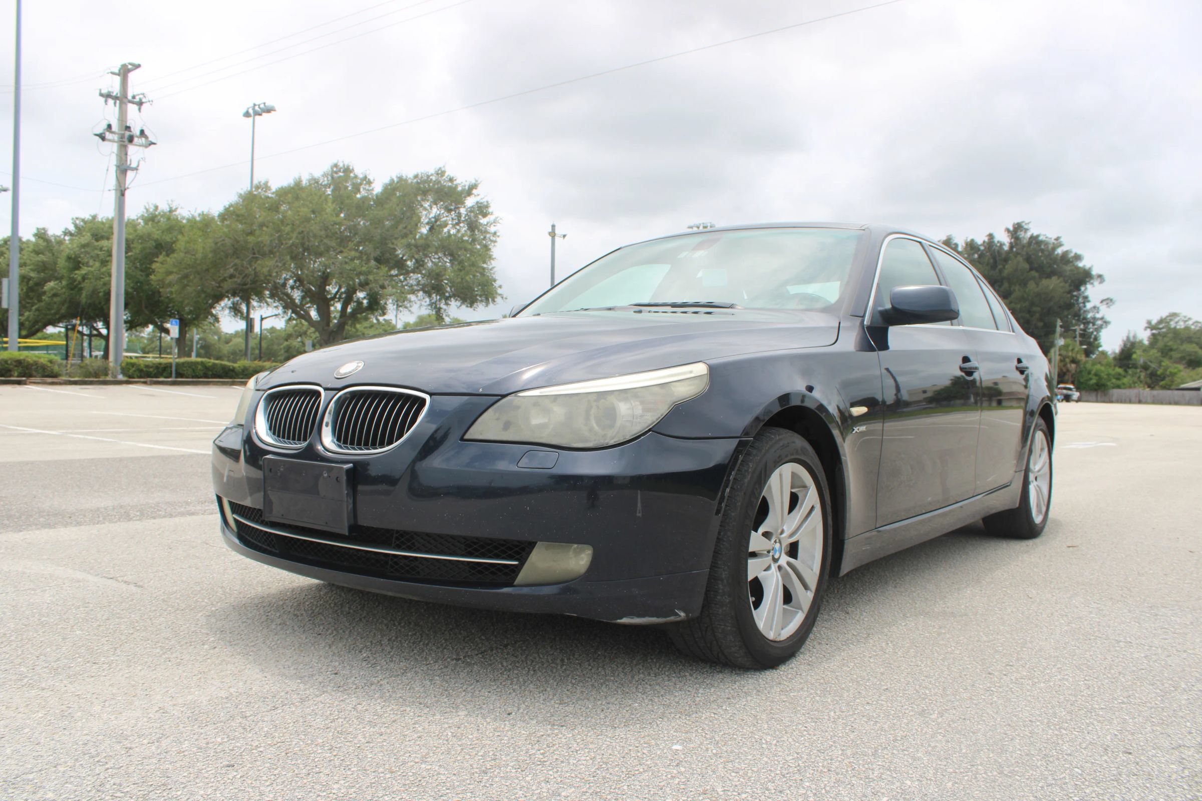Used 2010 BMW 528i xDrive Sedan AWD/4WD image 4