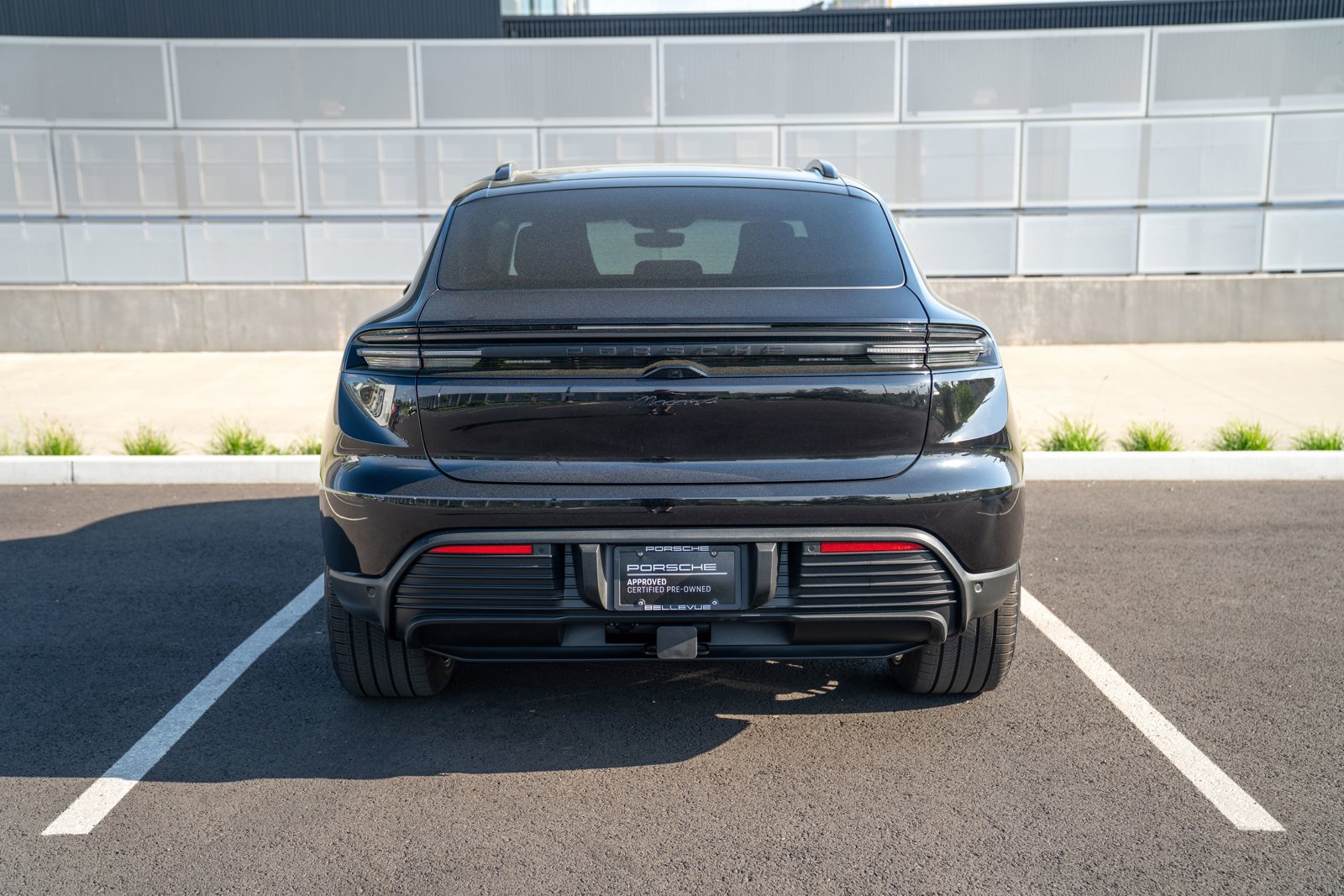 Certified 2025 Porsche Macan 4 Electric AWD/4WD image 7