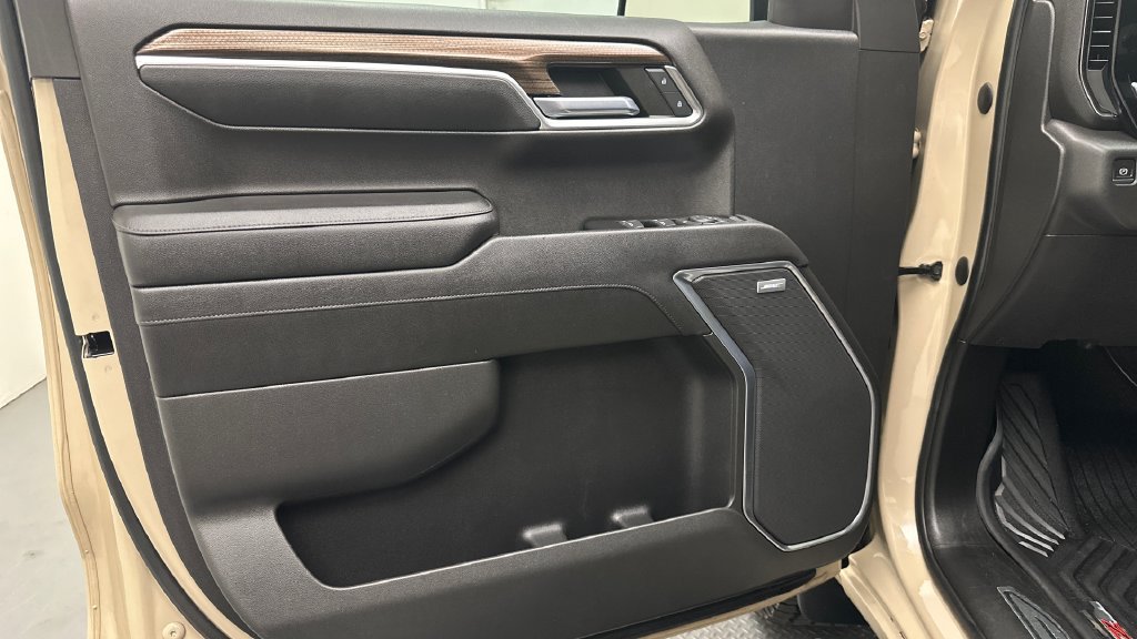 Used 2022 Chevrolet Silverado 1500 LT Trail Boss w/ LT Trail Boss Premium Package AWD/4WD image 16