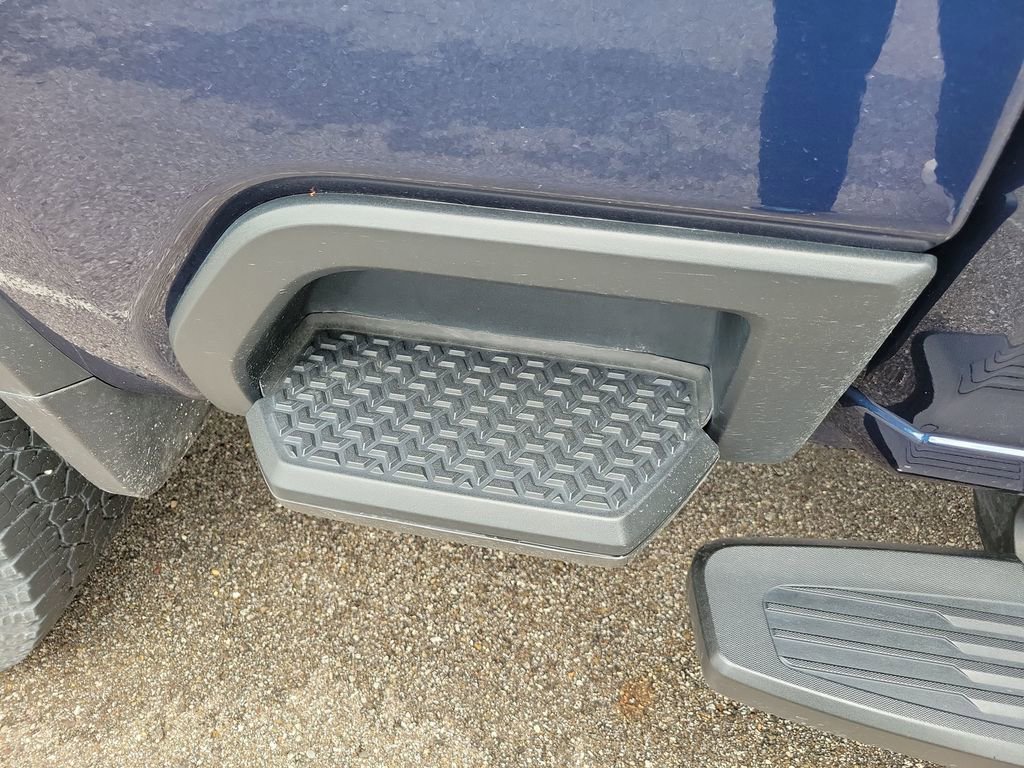 Used 2022 Chevrolet Silverado 2500 LT w/ Convenience Package image 15