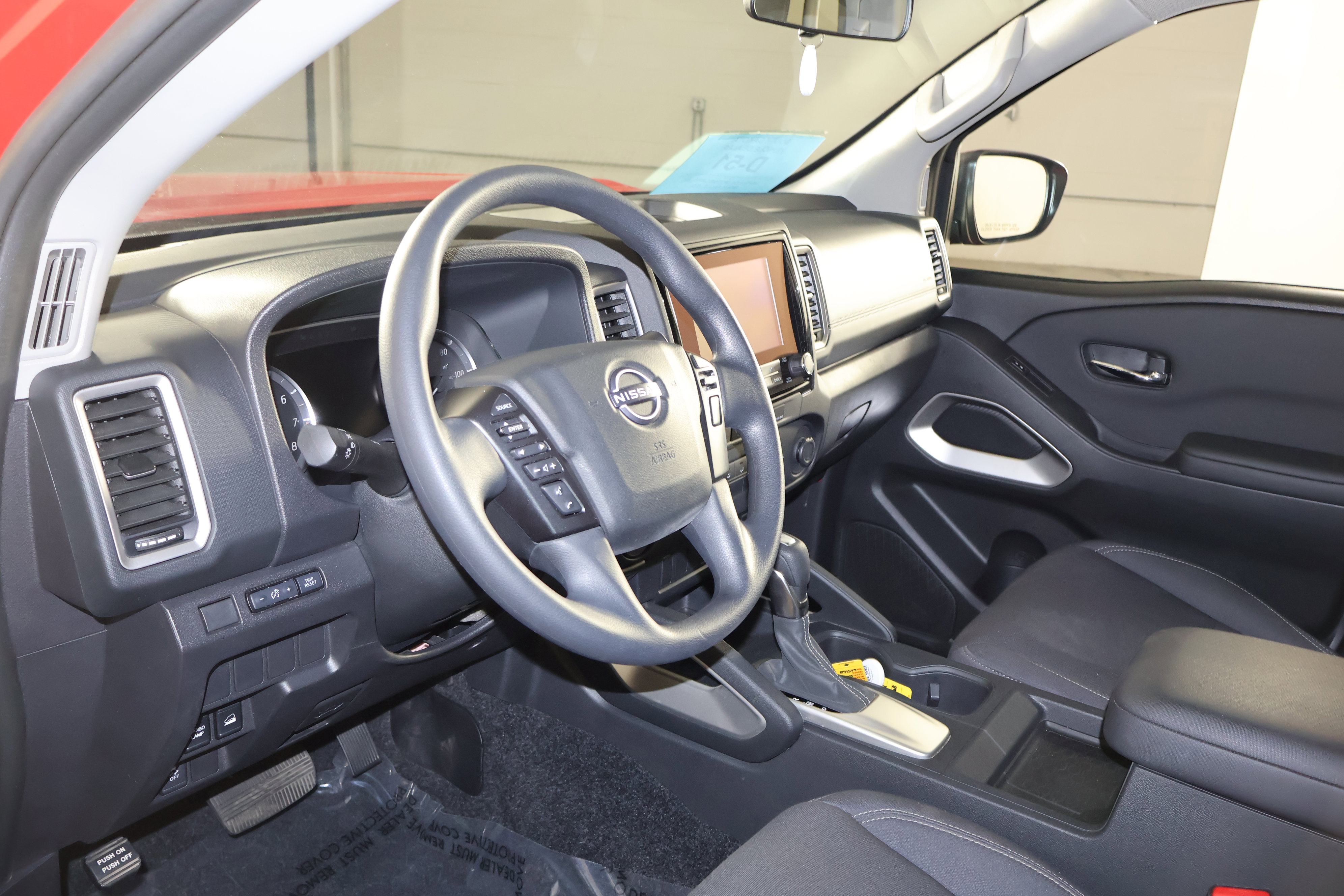 Used 2024 Nissan Frontier SV image 2