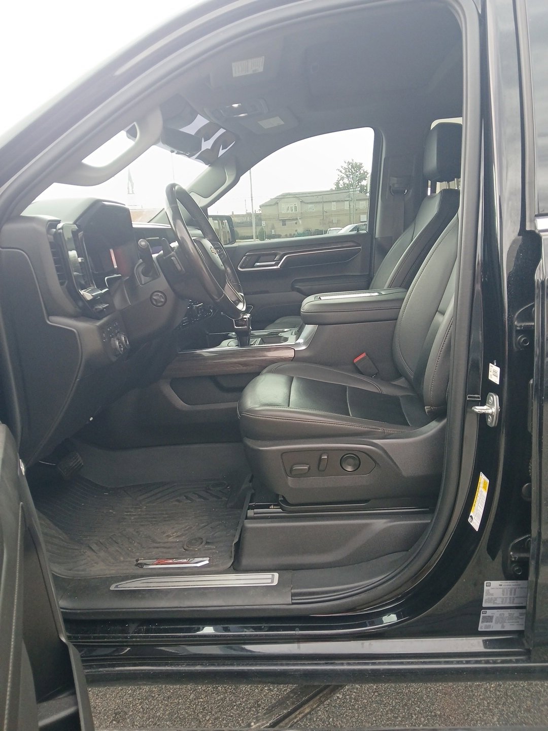 Used 2022 Chevrolet Silverado 1500 LTZ w/ LTZ Premium Package image 13