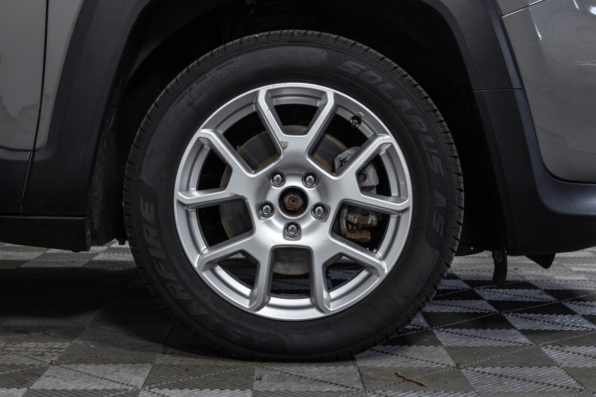 Used 2020 Jeep Renegade Latitude FWD image 40