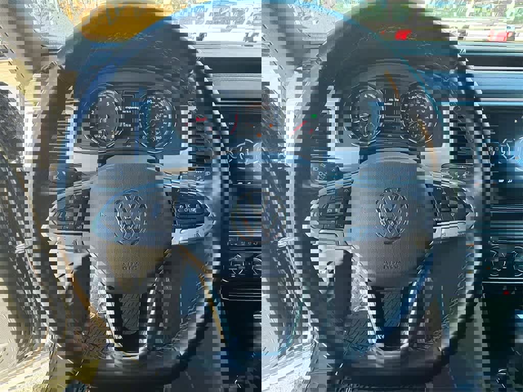 Used 2020 Volkswagen Atlas Cross Sport SE w/ Panoramic Sunroof Package image 22