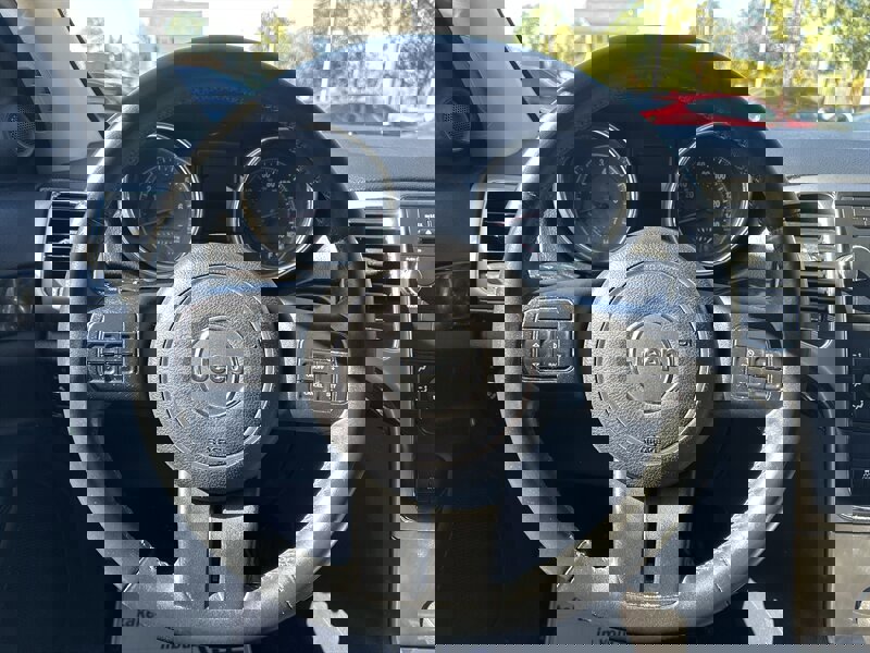 Used 2013 Jeep Grand Cherokee Laredo image 13