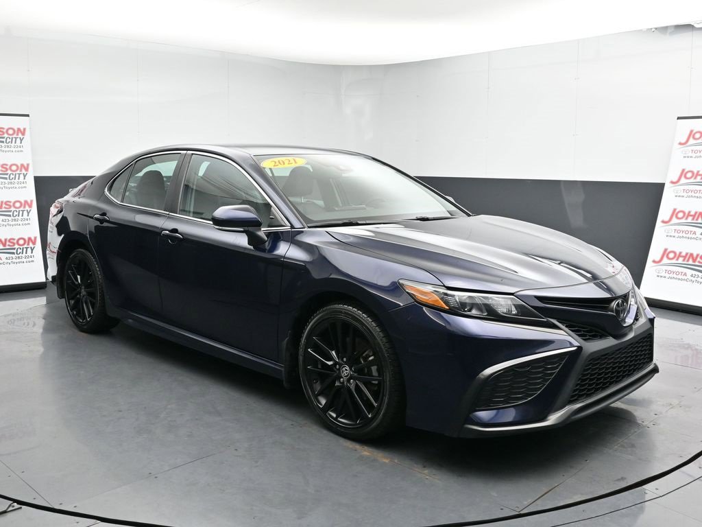 Used 2021 Toyota Camry SE image 2
