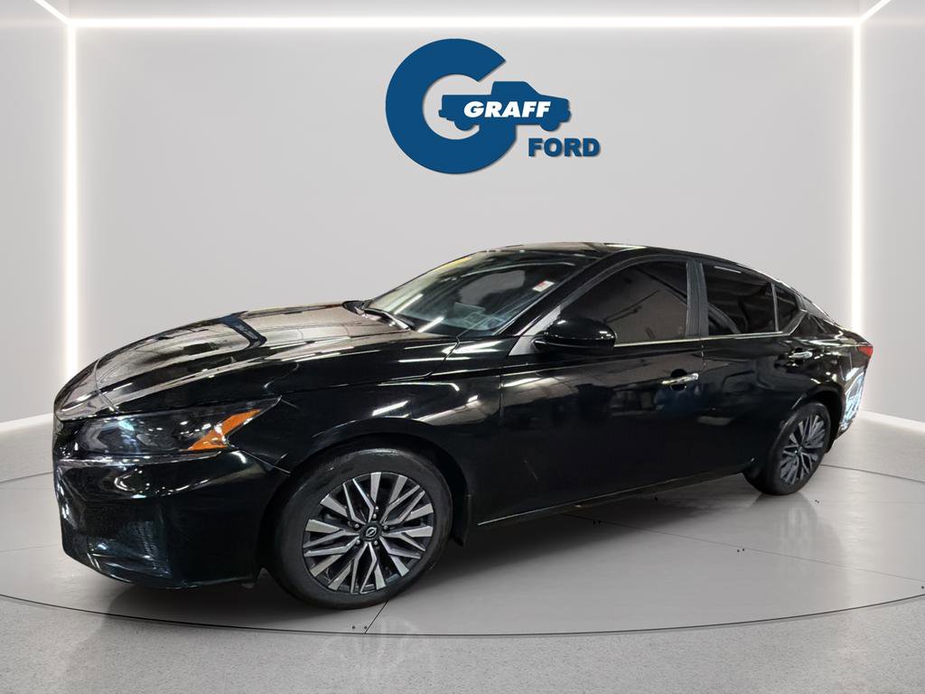 Used 2023 Nissan Altima 2.5 SV w/ SV Premium Package image 2