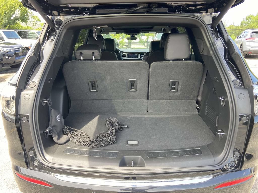 Used 2023 Buick Enclave Avenir w/ Avenir Technology Package FWD image 4
